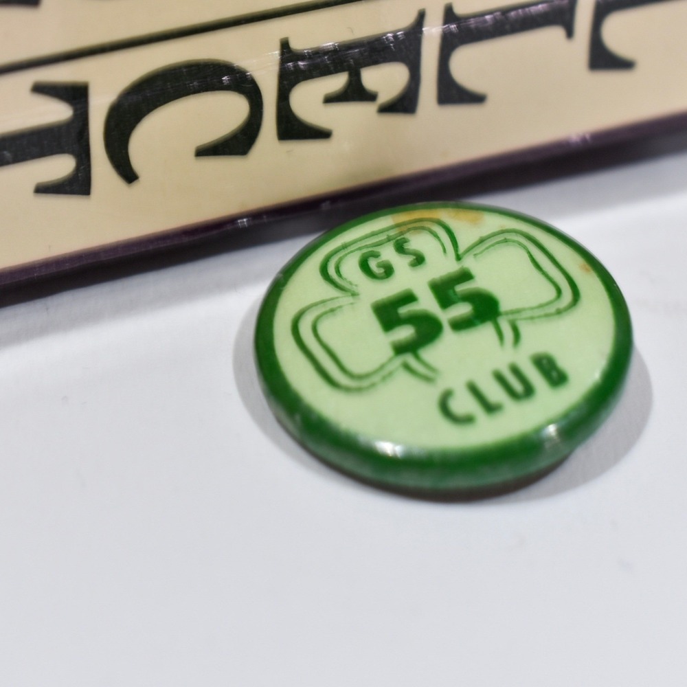 Vintage Girl Scouts 1955 Green Pinback Button Trefoil GS 55 Club Scouting Pin